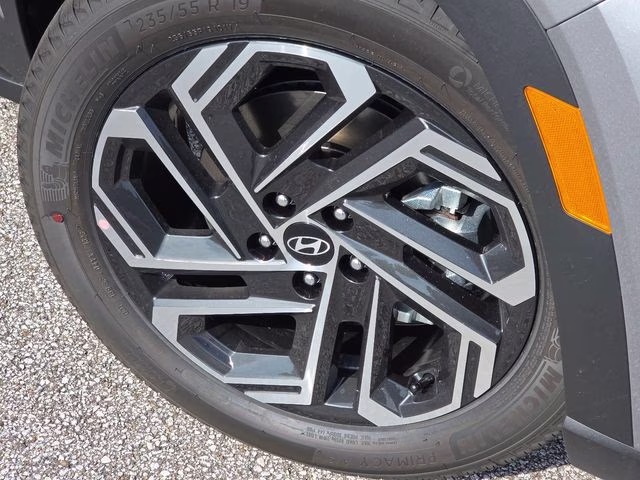 2026 Shimmering Silver Hyundai Tucson SEL Plus AWD SUV