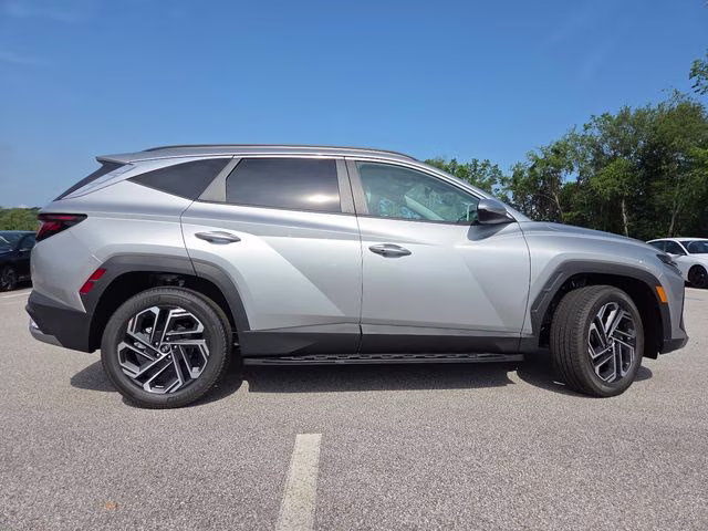 2026 Shimmering Silver Hyundai Tucson SEL Plus AWD SUV