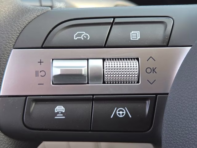 2026 Shimmering Silver Hyundai Tucson SEL Plus AWD SUV