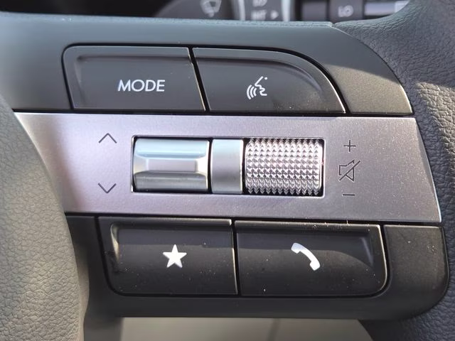 2026 Shimmering Silver Hyundai Tucson SEL Plus AWD SUV