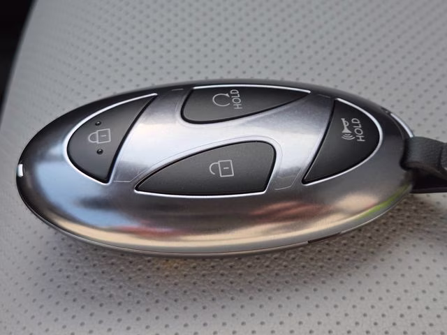 2026 Shimmering Silver Hyundai Tucson SEL Plus AWD SUV