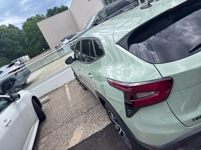 2024 Cacti Green Chevrolet Trax 1RS FWD SUV