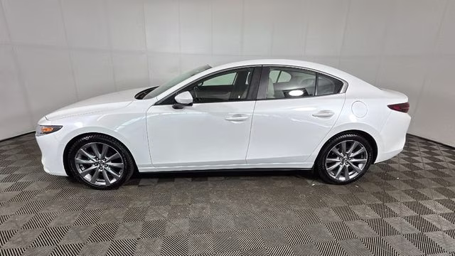 2019 Snowflake White Pearl Mica Mazda Mazda3 Select FWD Sedan