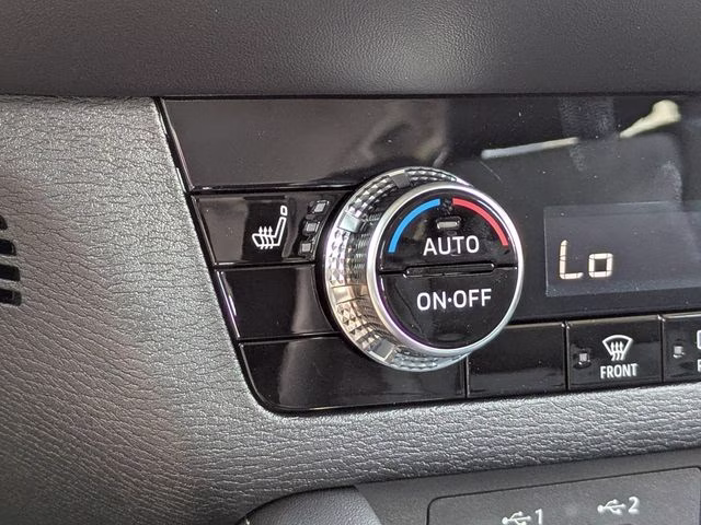 2026 Labrador Black Pearl Mitsubishi Outlander SE FWD SUV