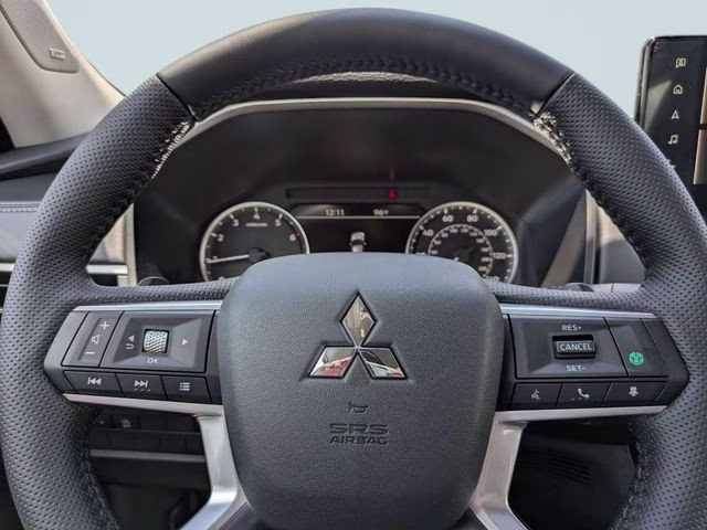 2026 Labrador Black Pearl Mitsubishi Outlander SE FWD SUV