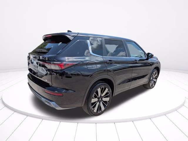 2026 Labrador Black Pearl Mitsubishi Outlander SE FWD SUV