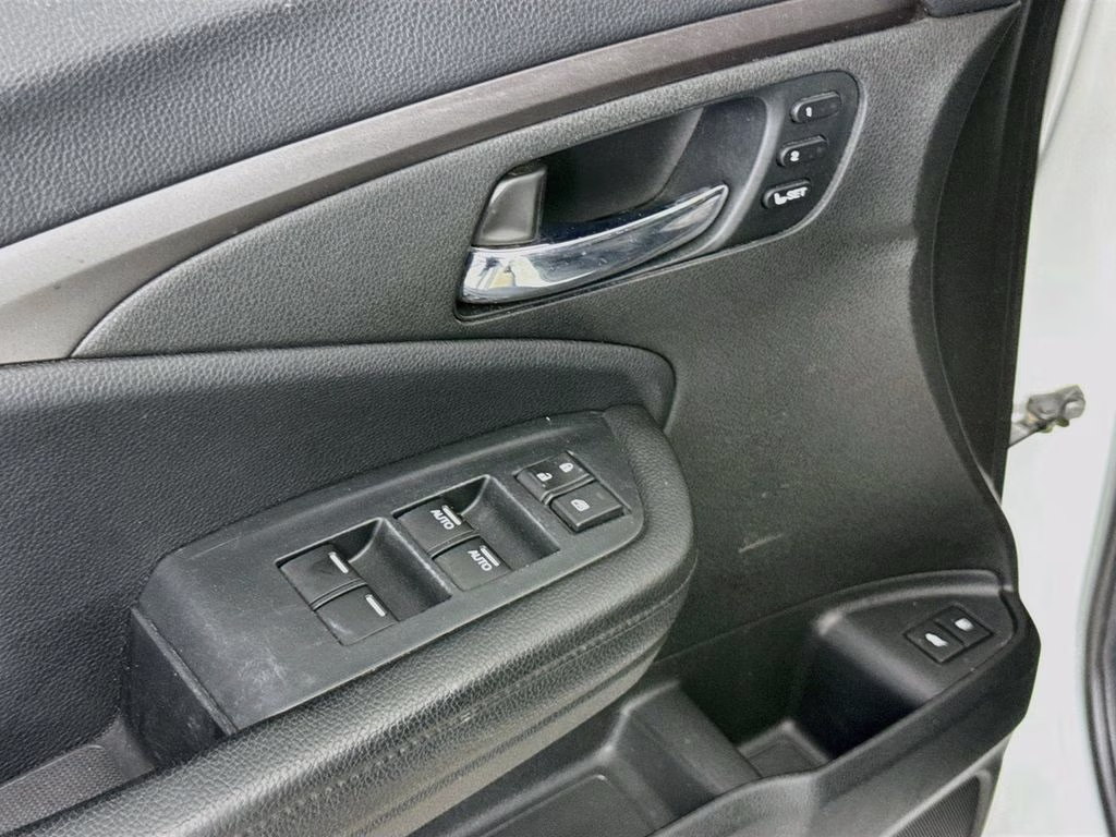 2022 Platinum White Pearl Honda Pilot Special Edition FWD SUV