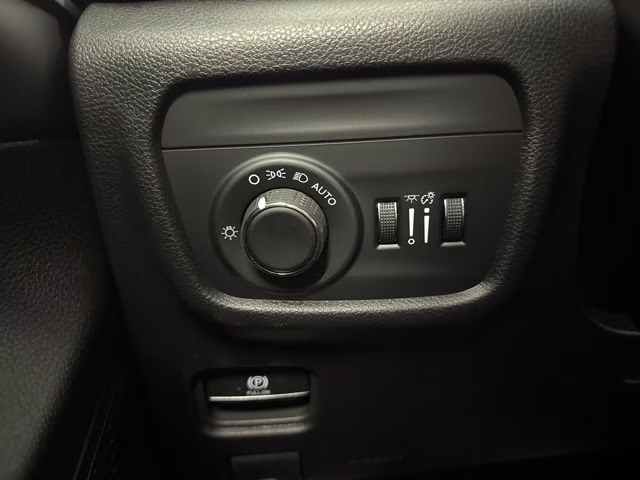 2026 Silver Zynith Jeep Grand Cherokee L Altitude 4X4 SUV