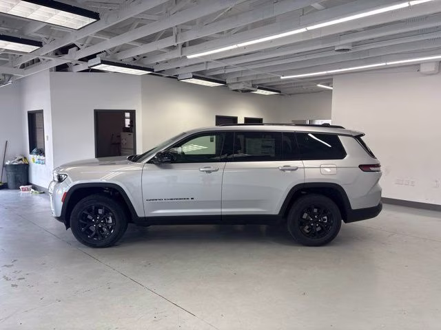2026 Silver Zynith Jeep Grand Cherokee L Altitude 4X4 SUV