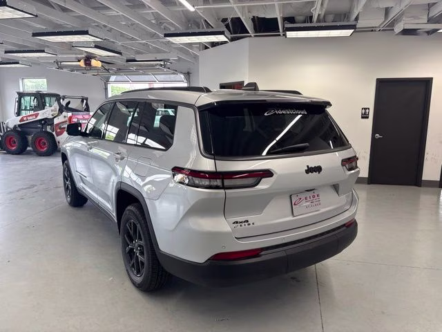 2026 Silver Zynith Jeep Grand Cherokee L Altitude 4X4 SUV