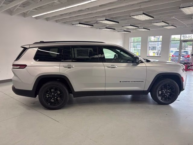 2026 Silver Zynith Jeep Grand Cherokee L Altitude 4X4 SUV