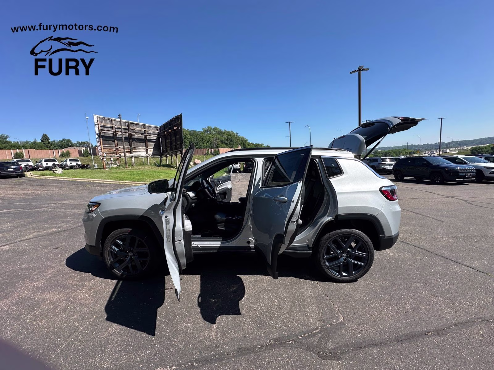 2026 Silver Zynith Metallic Clearcoat Jeep Compass 4X4 SUV