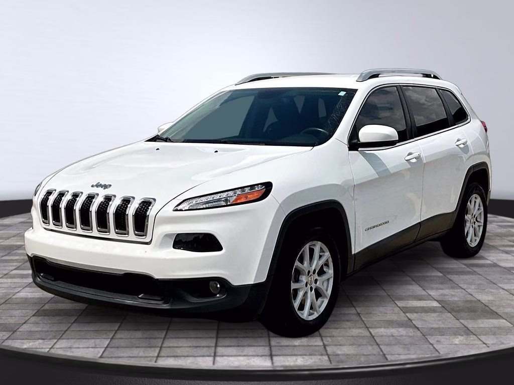 2017 Bright White Clearcoat Jeep Cherokee Latitude FWD SUV