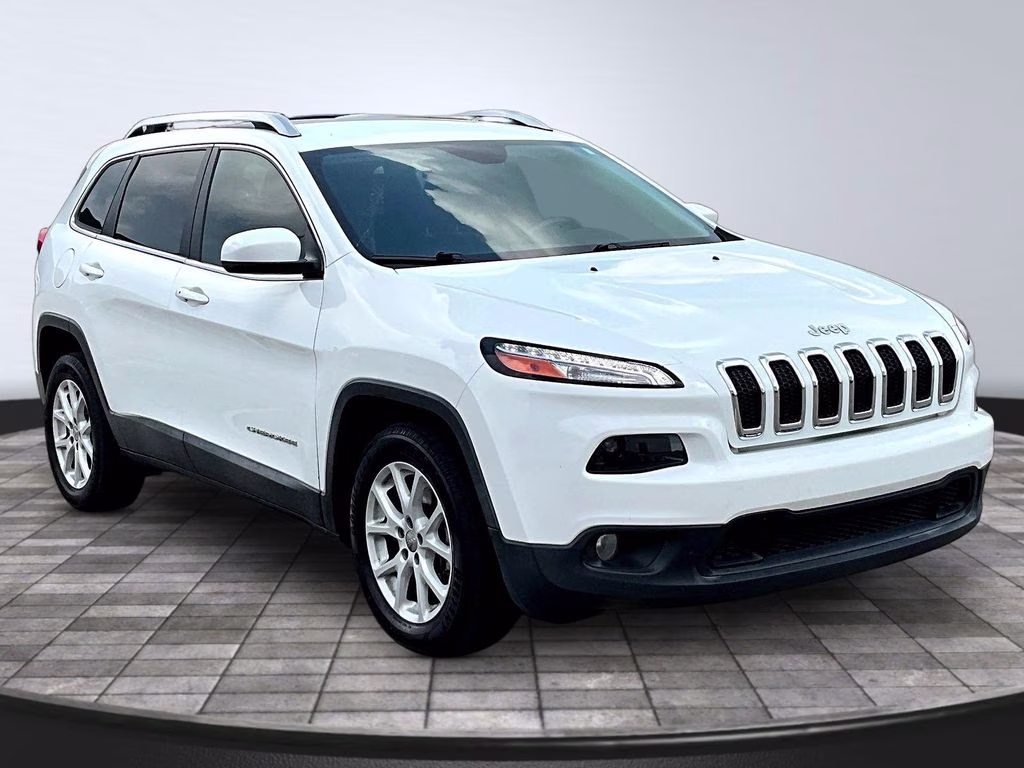 2017 Bright White Clearcoat Jeep Cherokee Latitude FWD SUV