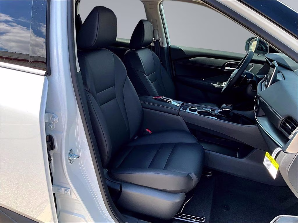 2026 Everest White Pearl Tricoat Nissan Rogue Dark Armor AWD SUV