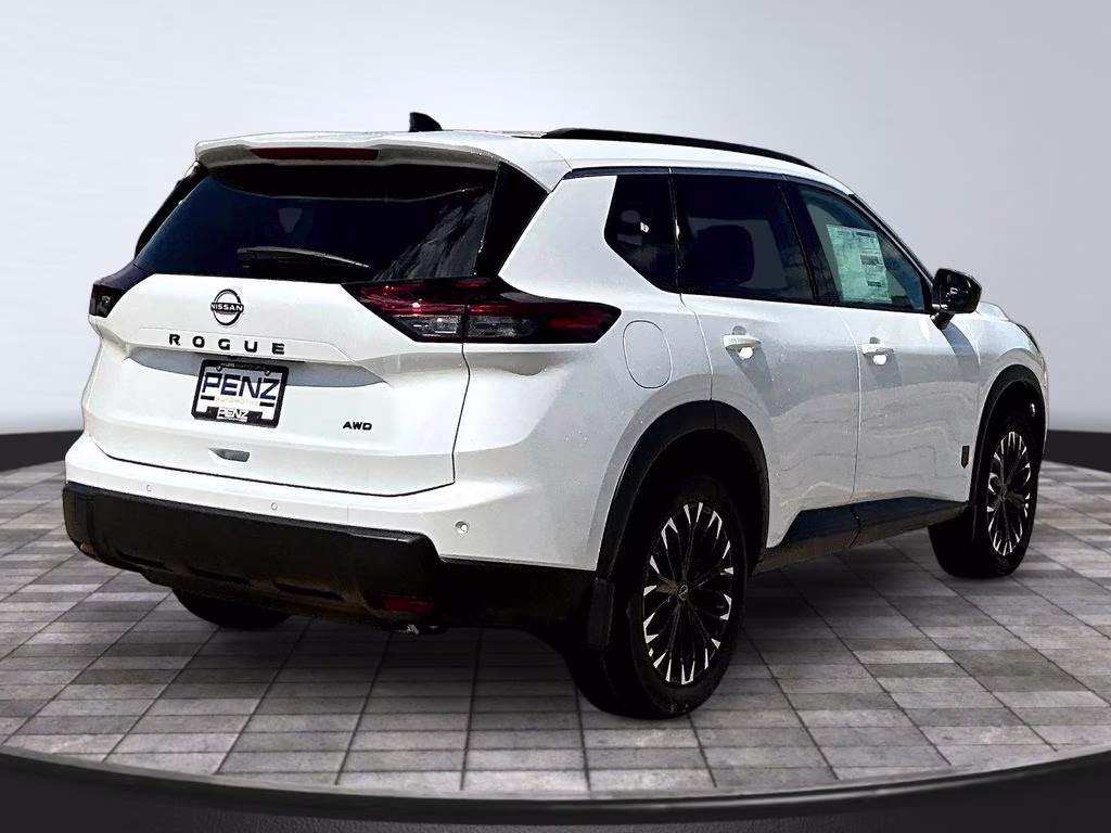 2026 Everest White Pearl Tricoat Nissan Rogue Dark Armor AWD SUV