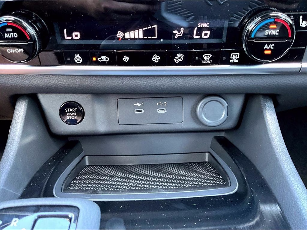 2026 Everest White Pearl Tricoat Nissan Rogue Dark Armor AWD SUV