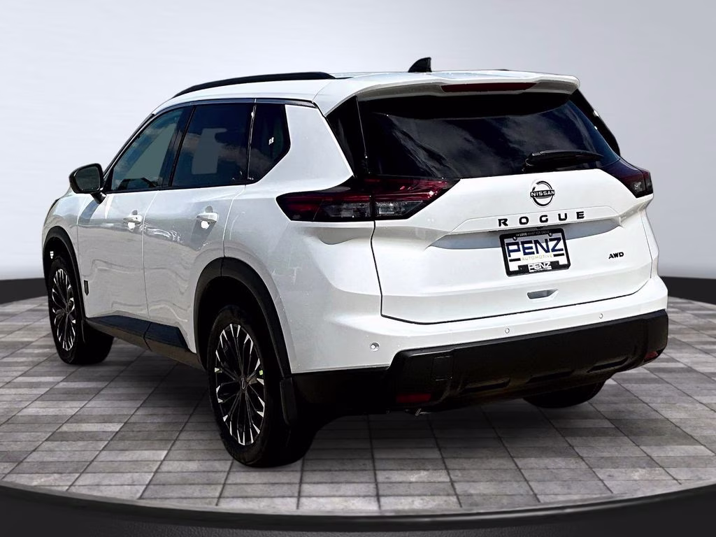 2026 Everest White Pearl Tricoat Nissan Rogue Dark Armor AWD SUV