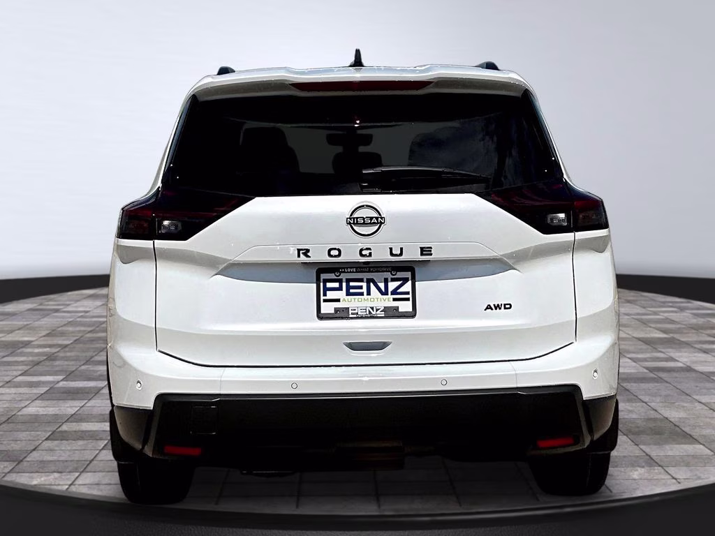 2026 Everest White Pearl Tricoat Nissan Rogue Dark Armor AWD SUV