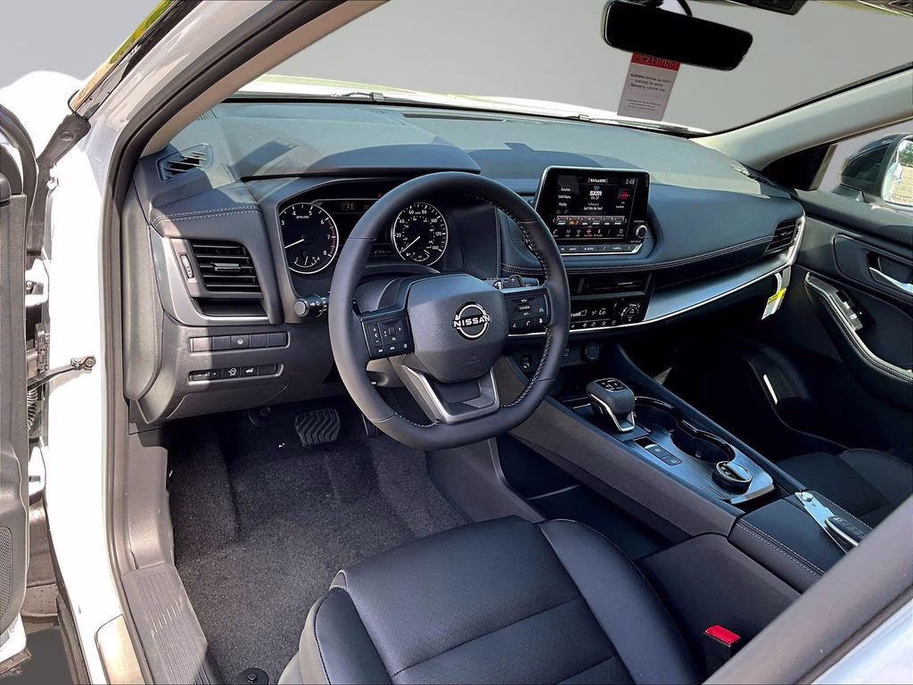 2026 Everest White Pearl Tricoat Nissan Rogue Dark Armor AWD SUV