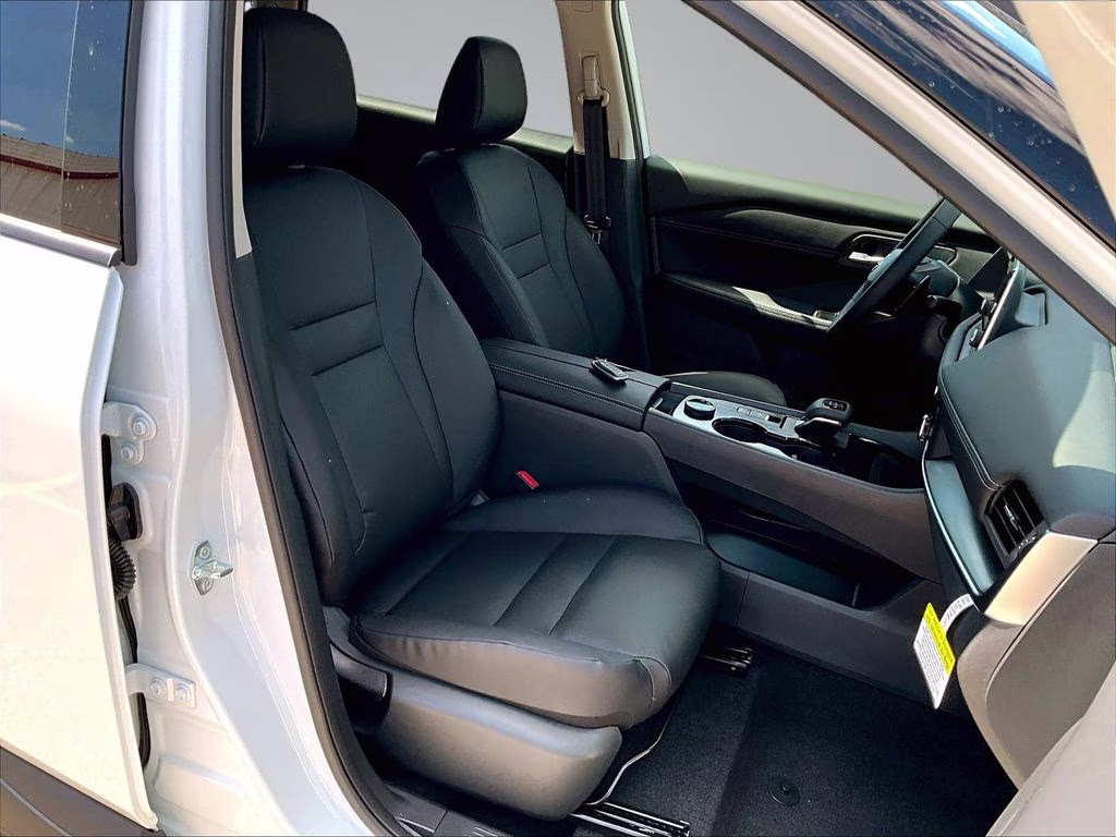 2026 Everest White Pearl Tricoat Nissan Rogue Dark Armor AWD SUV