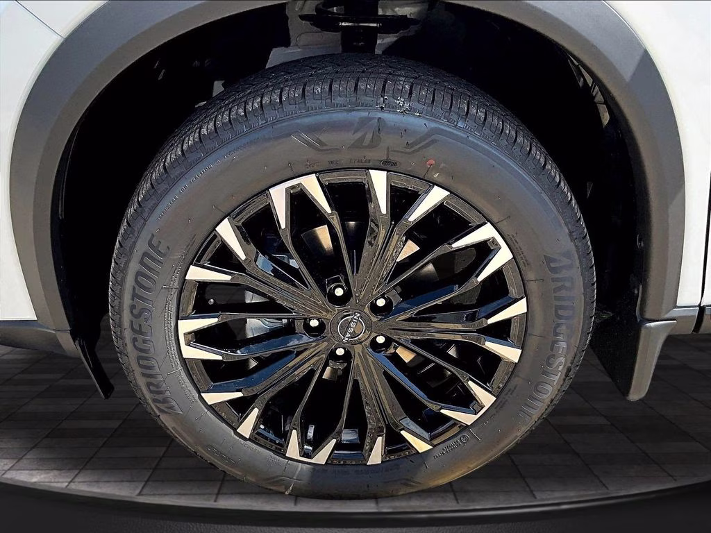 2026 Everest White Pearl Tricoat Nissan Rogue Dark Armor AWD SUV