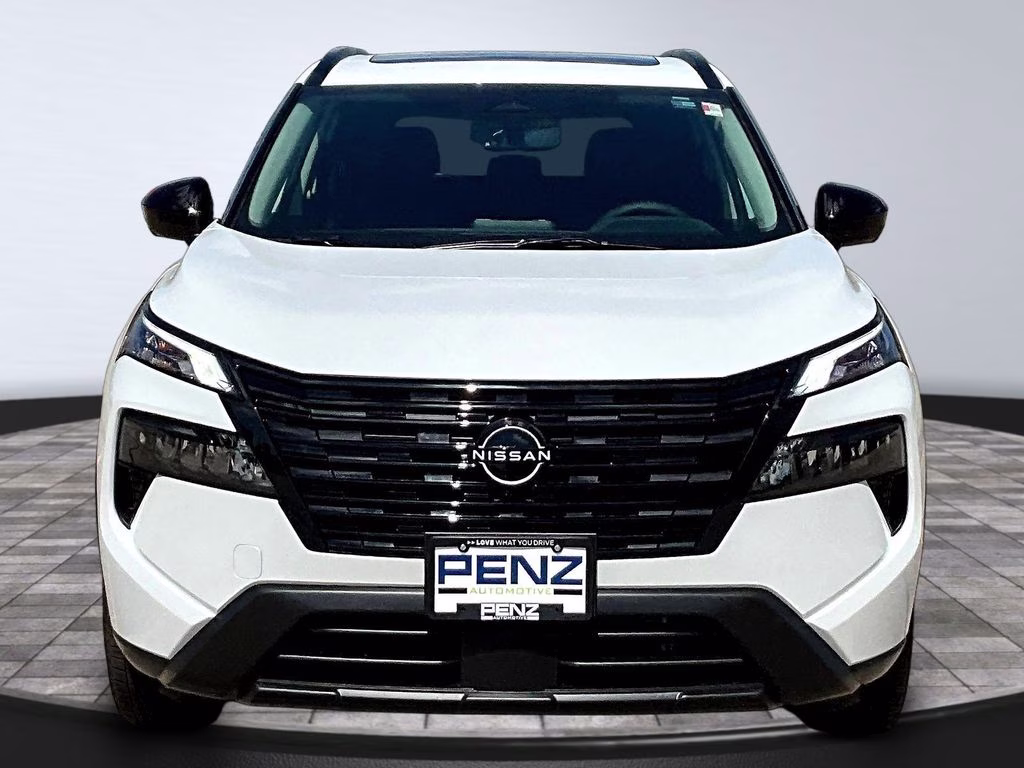 2026 Everest White Pearl Tricoat Nissan Rogue Dark Armor AWD SUV
