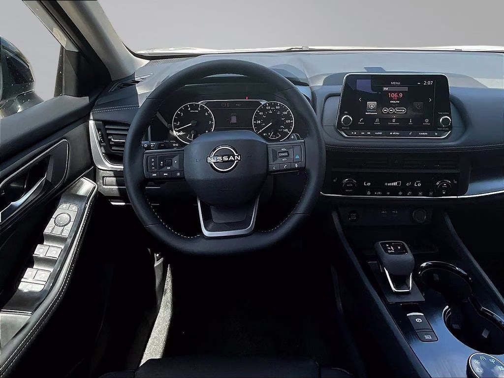 2026 Everest White Pearl Tricoat Nissan Rogue Dark Armor AWD SUV