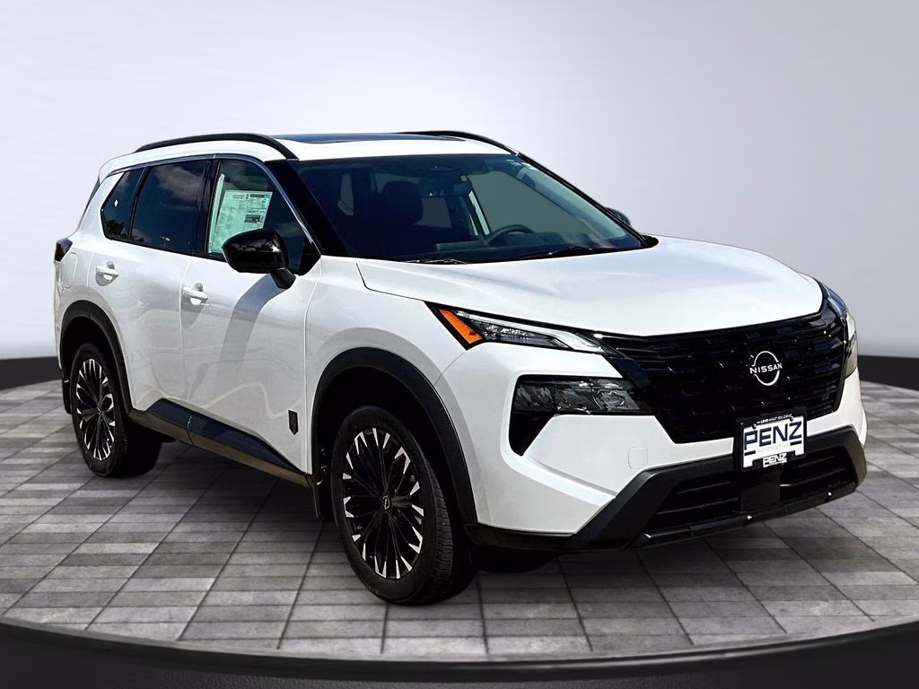 2026 Everest White Pearl Tricoat Nissan Rogue Dark Armor AWD SUV