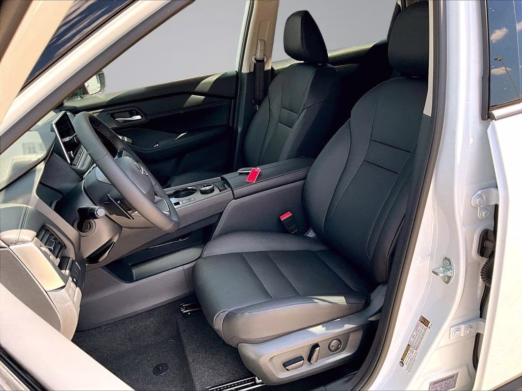 2026 Everest White Pearl Tricoat Nissan Rogue Dark Armor AWD SUV