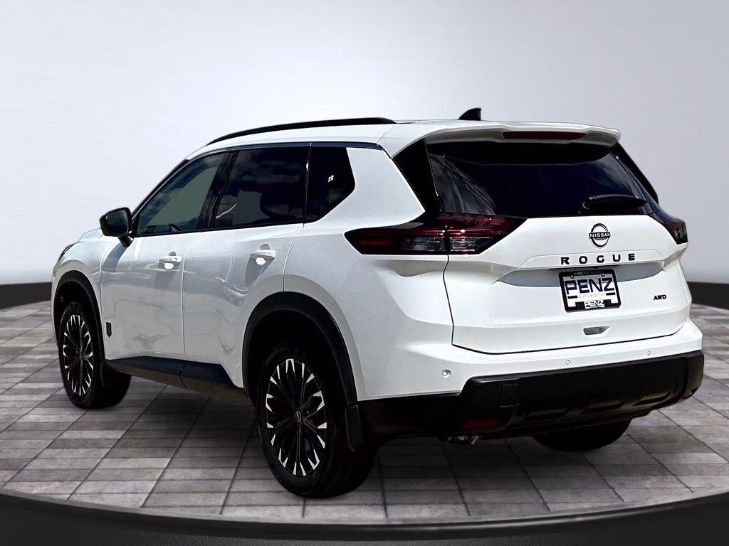 2026 Everest White Pearl Tricoat Nissan Rogue Dark Armor AWD SUV