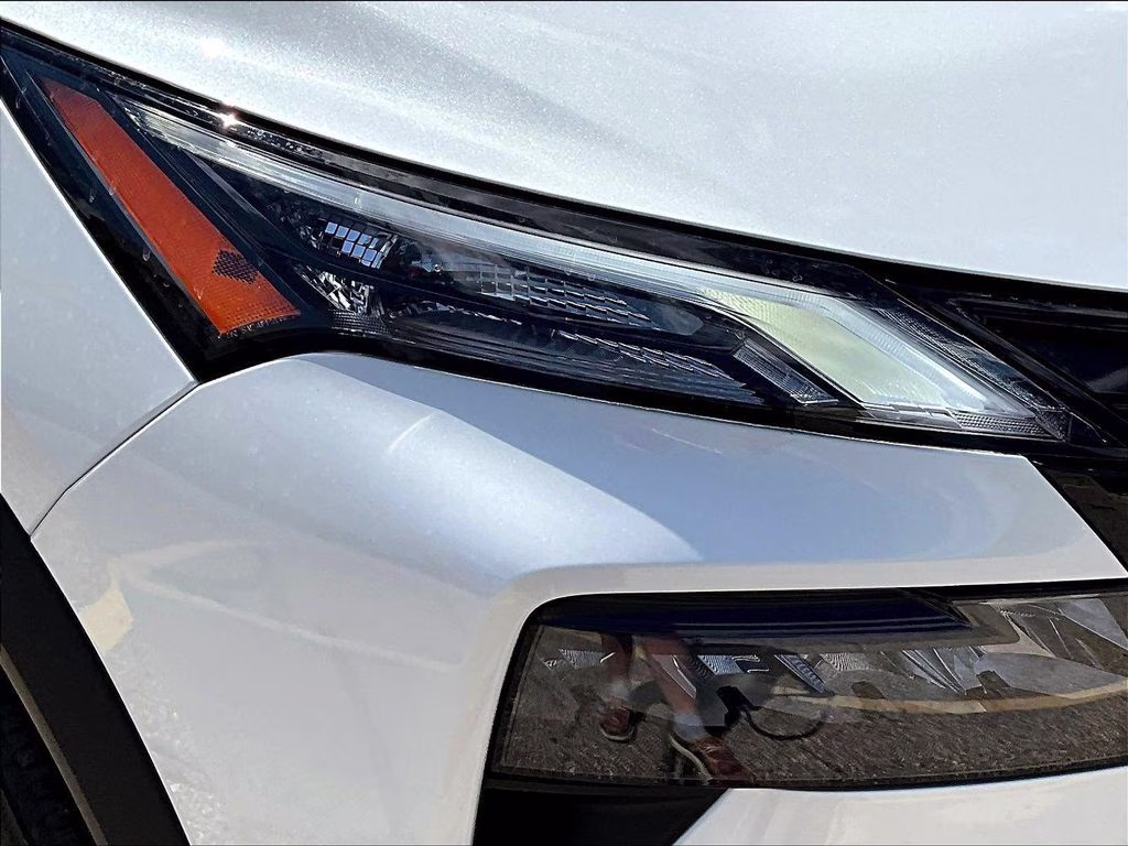 2026 Everest White Pearl Tricoat Nissan Rogue Dark Armor AWD SUV