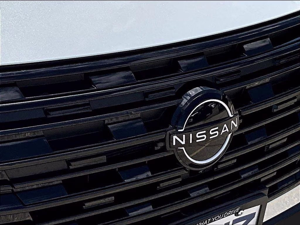2026 Everest White Pearl Tricoat Nissan Rogue Dark Armor AWD SUV