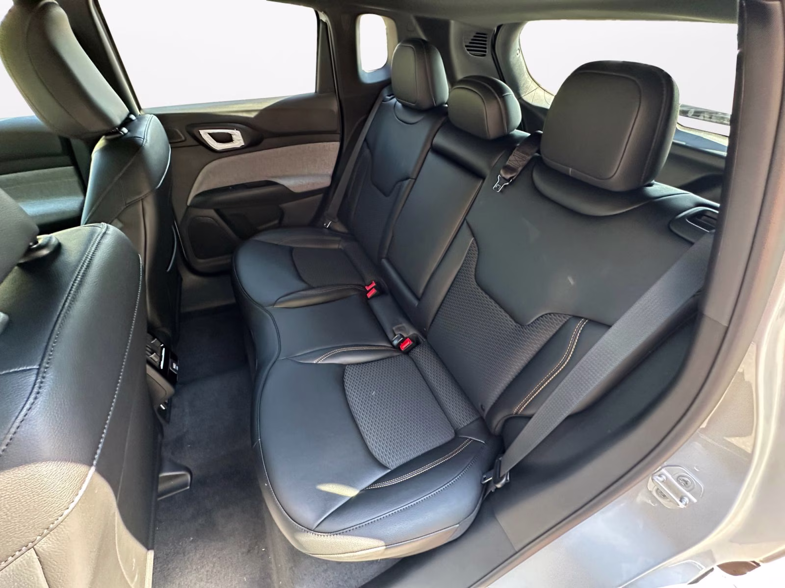 2026 Silver Zynith Metallic Clearcoat Jeep Compass 4X4 SUV