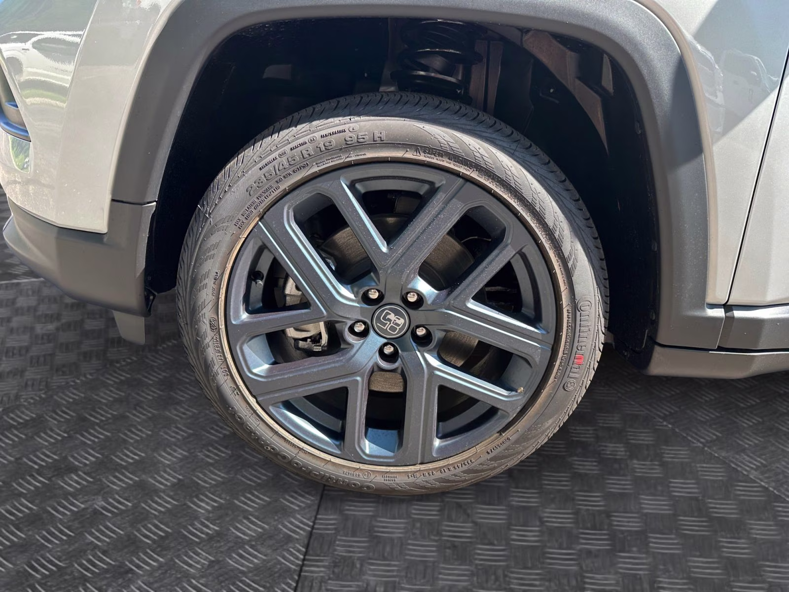 2026 Silver Zynith Metallic Clearcoat Jeep Compass 4X4 SUV
