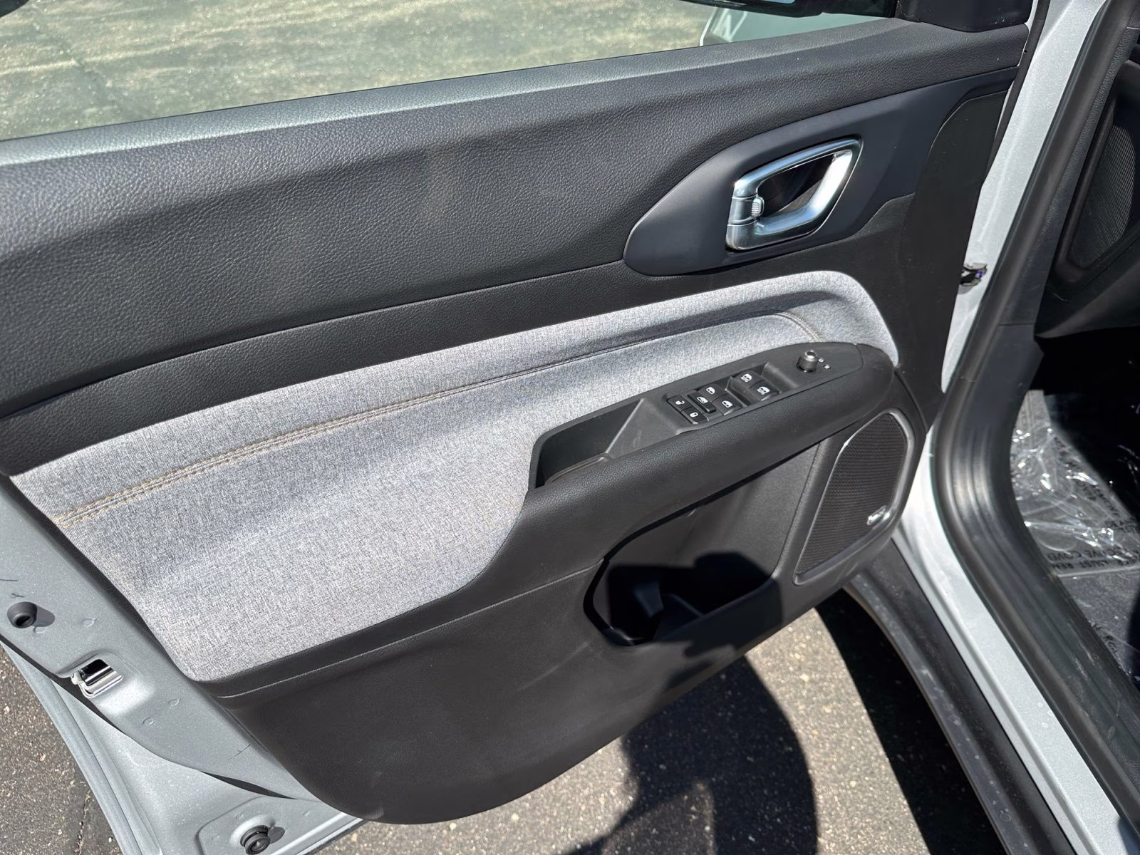 2026 Silver Zynith Metallic Clearcoat Jeep Compass 4X4 SUV