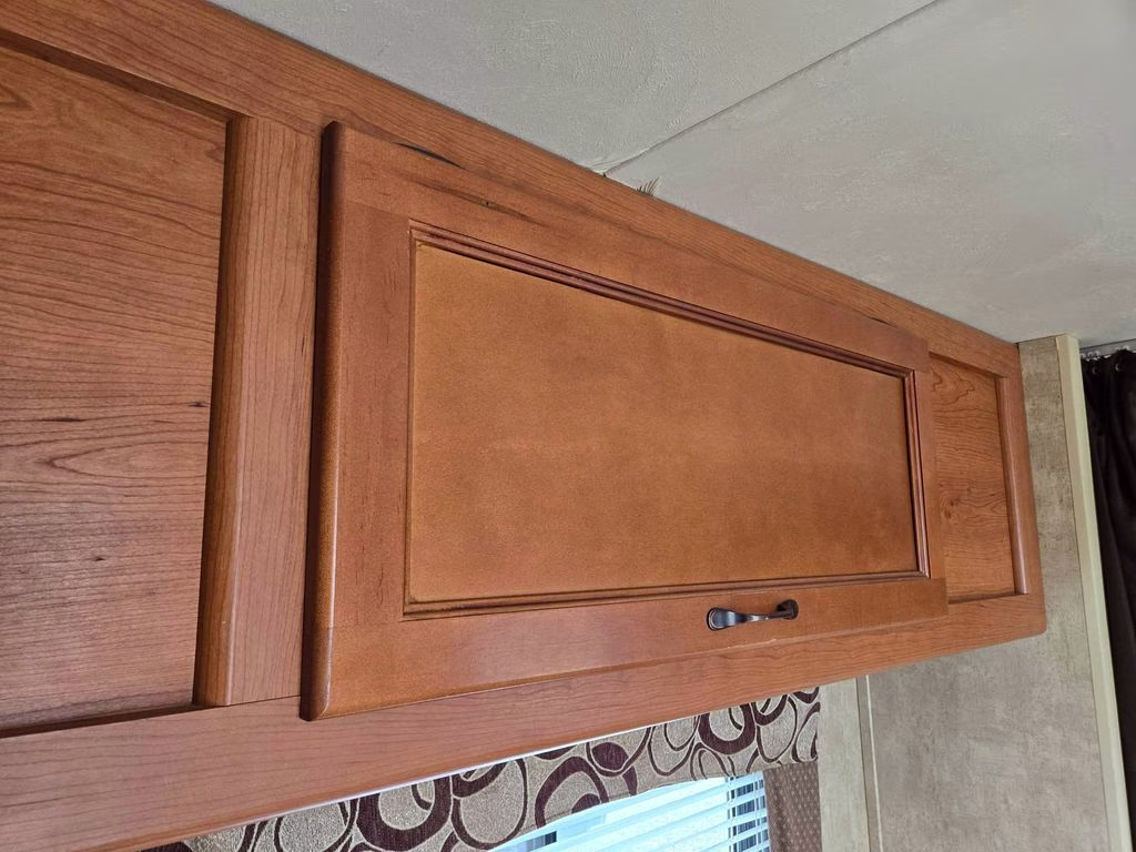 2013 WHITE CHEROKEE GREY WOLF 26BH Trailer