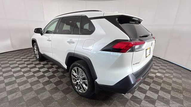 2019 Blizzard Pearl Toyota RAV4 Limited AWD SUV