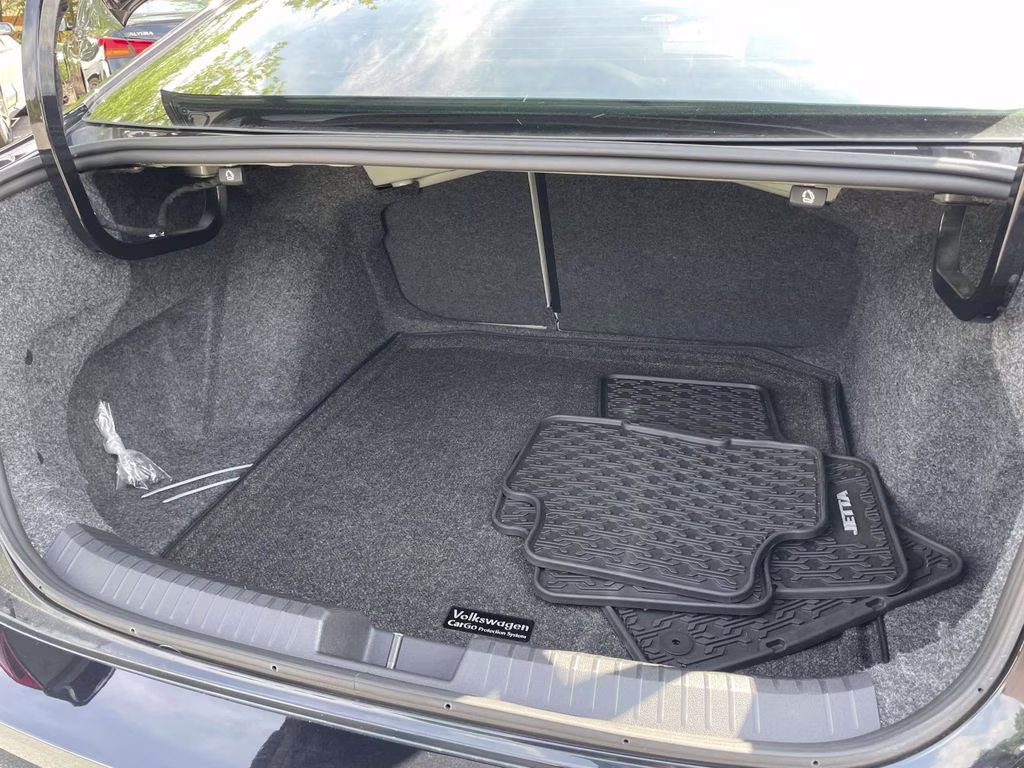 2024 Deep Black Pearl Volkswagen Jetta 1.5T SE FWD Sedan