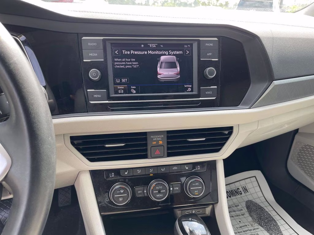 2024 Deep Black Pearl Volkswagen Jetta 1.5T SE FWD Sedan