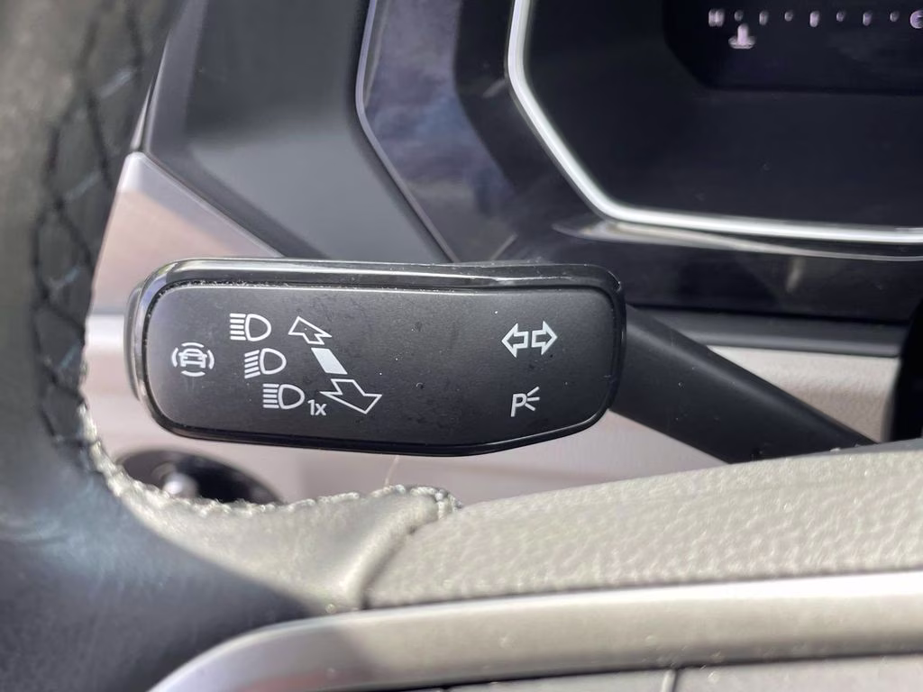 2024 Deep Black Pearl Volkswagen Jetta 1.5T SE FWD Sedan
