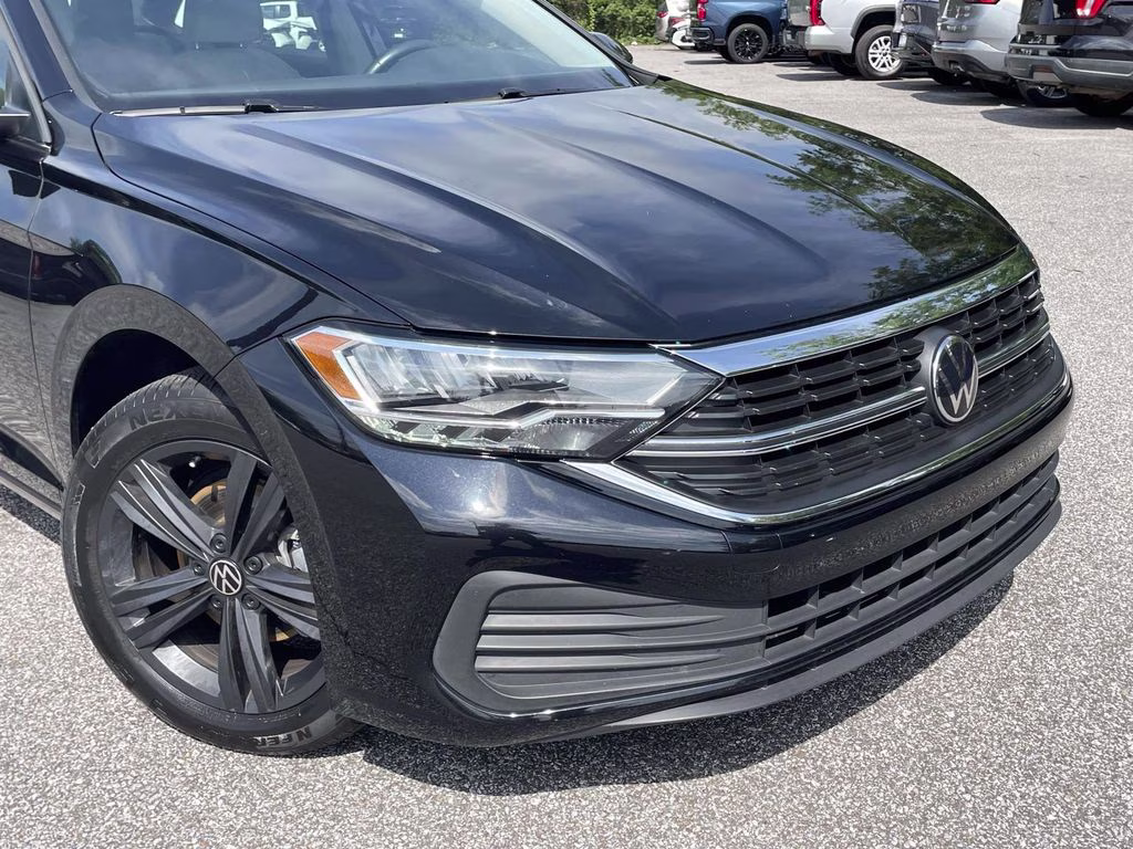 2024 Deep Black Pearl Volkswagen Jetta 1.5T SE FWD Sedan