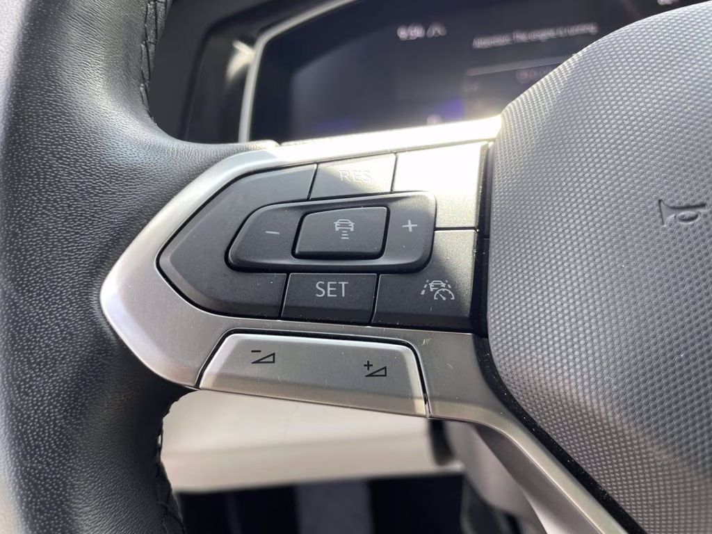 2024 Deep Black Pearl Volkswagen Jetta 1.5T SE FWD Sedan