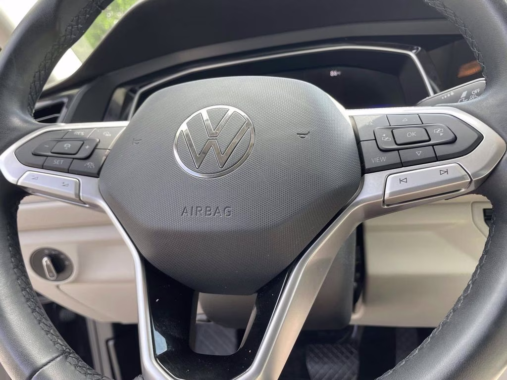 2024 Deep Black Pearl Volkswagen Jetta 1.5T SE FWD Sedan