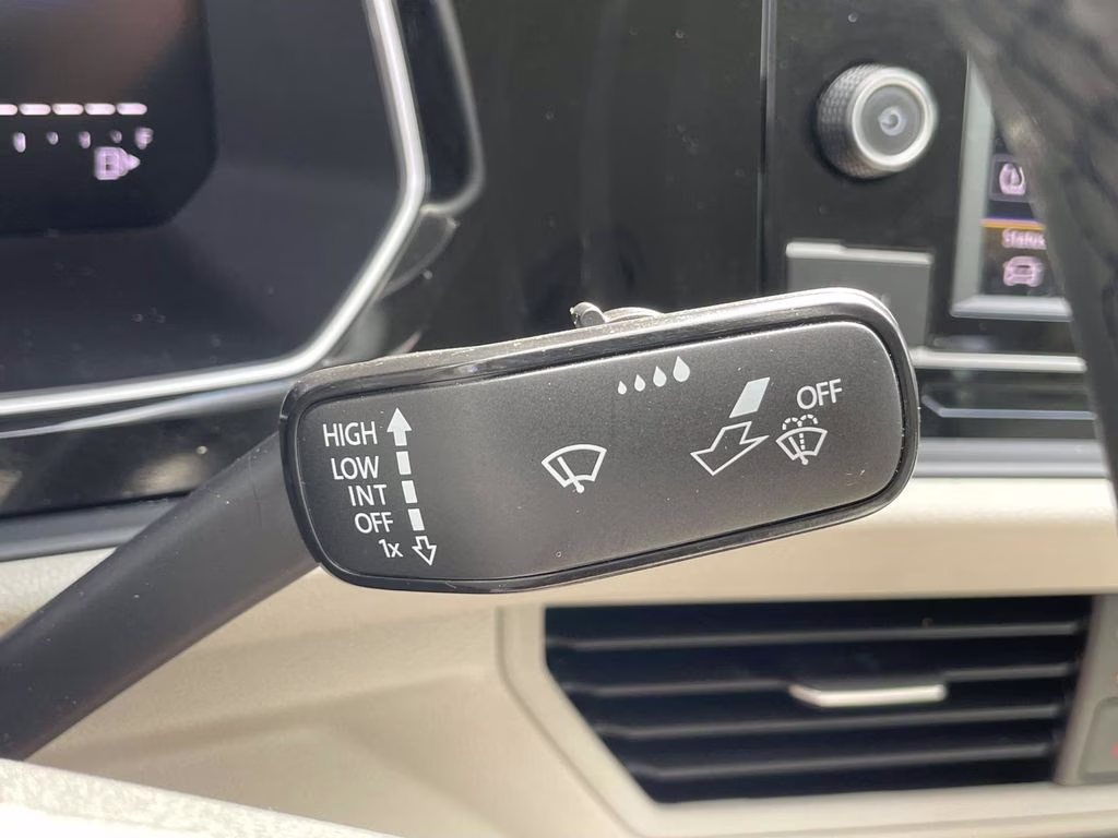 2024 Deep Black Pearl Volkswagen Jetta 1.5T SE FWD Sedan