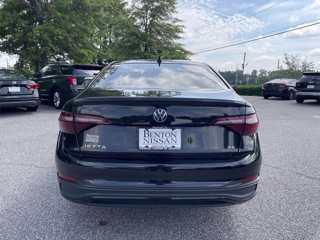 2024 Deep Black Pearl Volkswagen Jetta 1.5T SE FWD Sedan