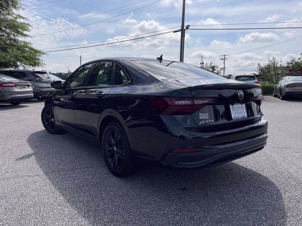 2024 Deep Black Pearl Volkswagen Jetta 1.5T SE FWD Sedan