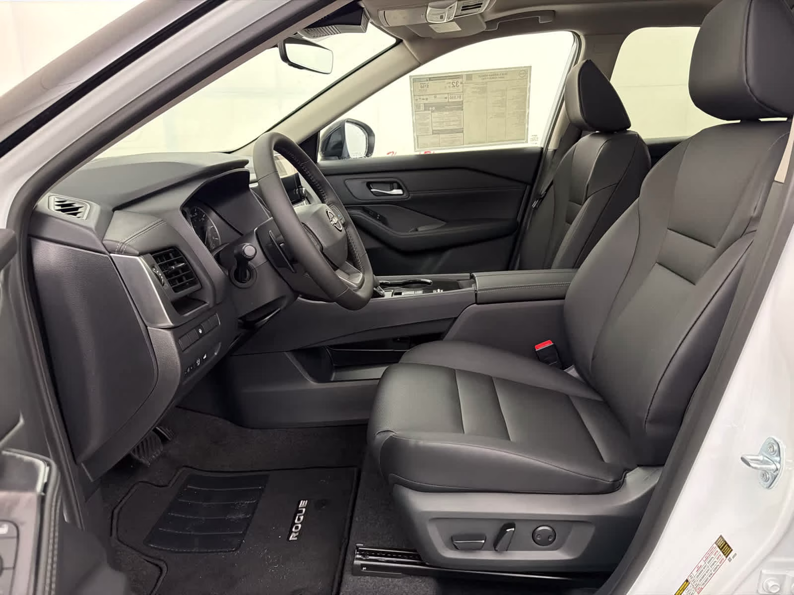 2026 Everest White Pearl Tricoat Nissan Rogue Dark Armor FWD SUV