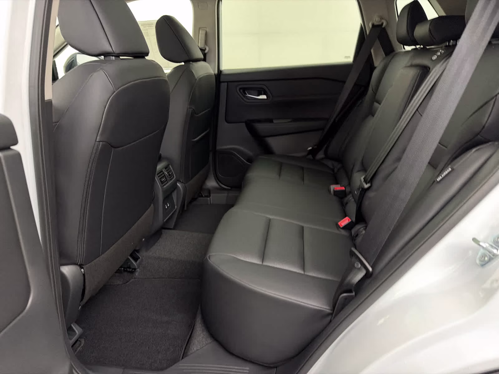 2026 Everest White Pearl Tricoat Nissan Rogue Dark Armor FWD SUV