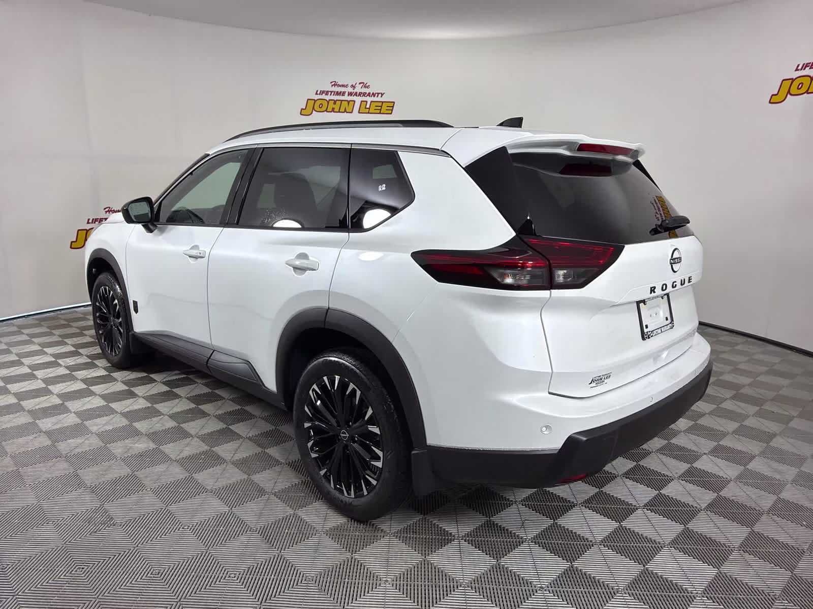 2026 Everest White Pearl Tricoat Nissan Rogue Dark Armor FWD SUV